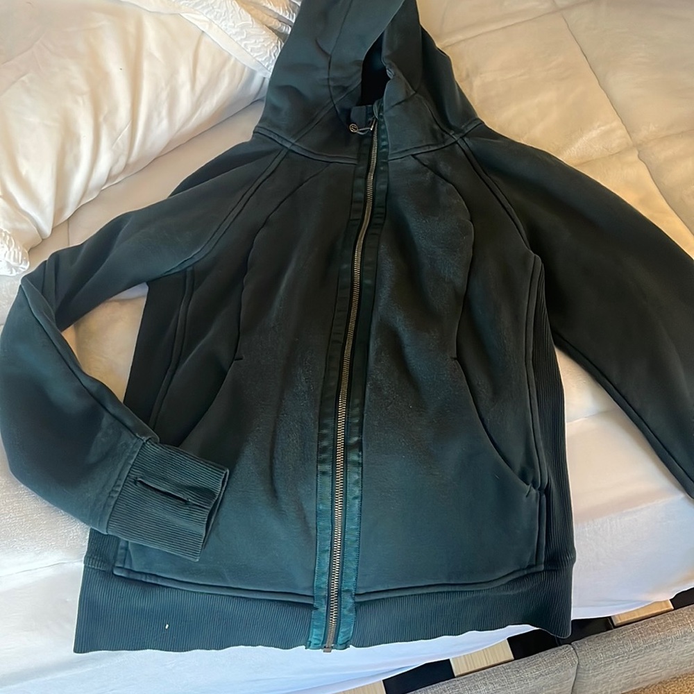 Lululemon sweatshirt, green excellent used condition